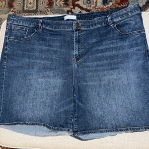 Lane Bryant Mid Rise Boyfriend Midi Denim Jean Shorts Size 24